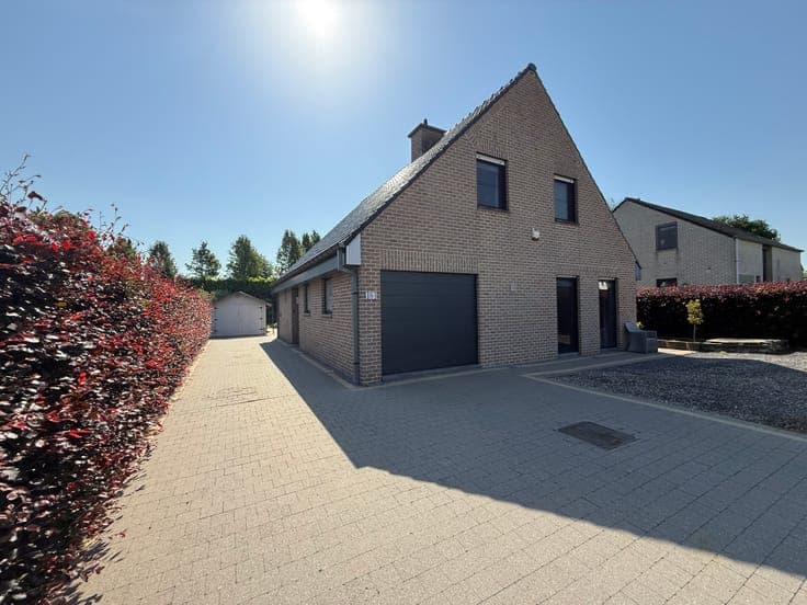 Move-in ready 3 bed home, 2 garages, sunny garden Ninove