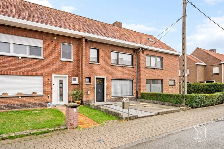 A home in need of some updating, with a spacious garage, 3 b