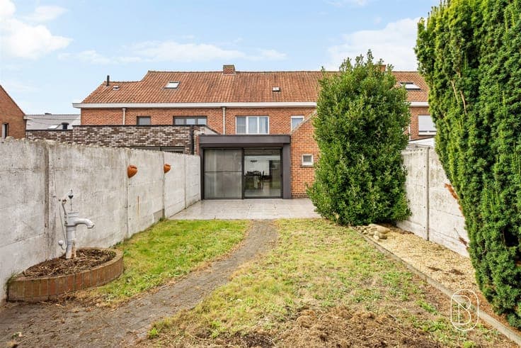 A home in need of some updating, with a spacious garage, 3 b