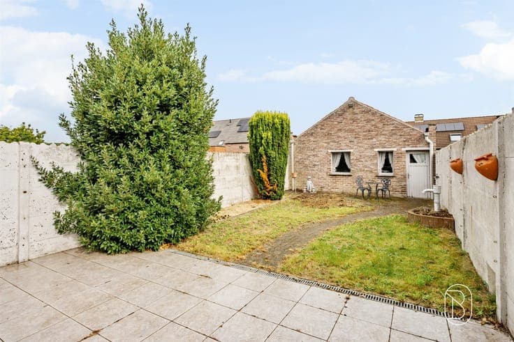 A home in need of some updating, with a spacious garage, 3 b