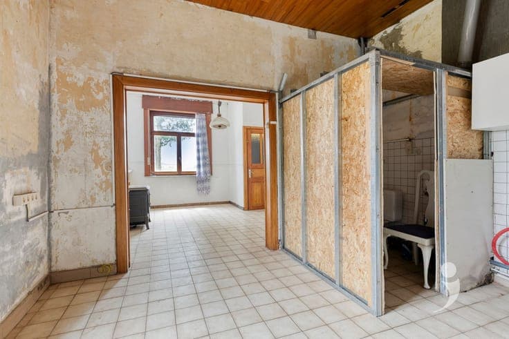 Ruime te renoveren woning met vergezicht