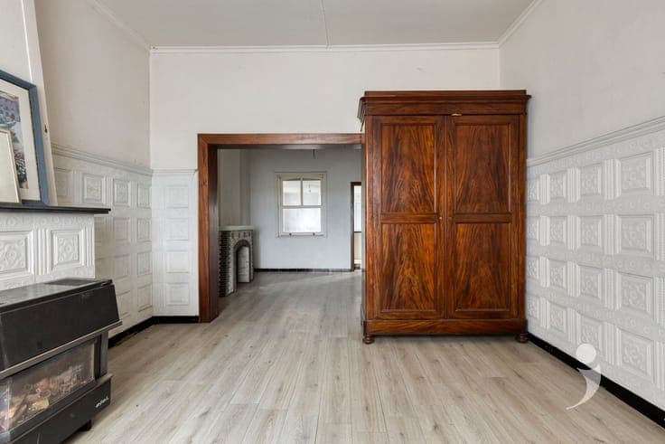 Ruime te renoveren woning met vergezicht