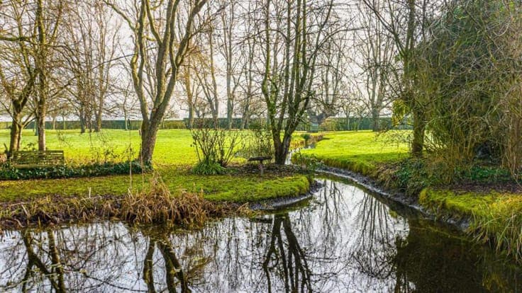 Rural shell home with barn for sale on a 1.15 ha estate