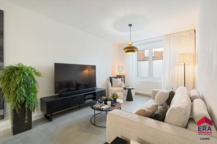 Renovated 4-Bedroom Home with City Garden near centre