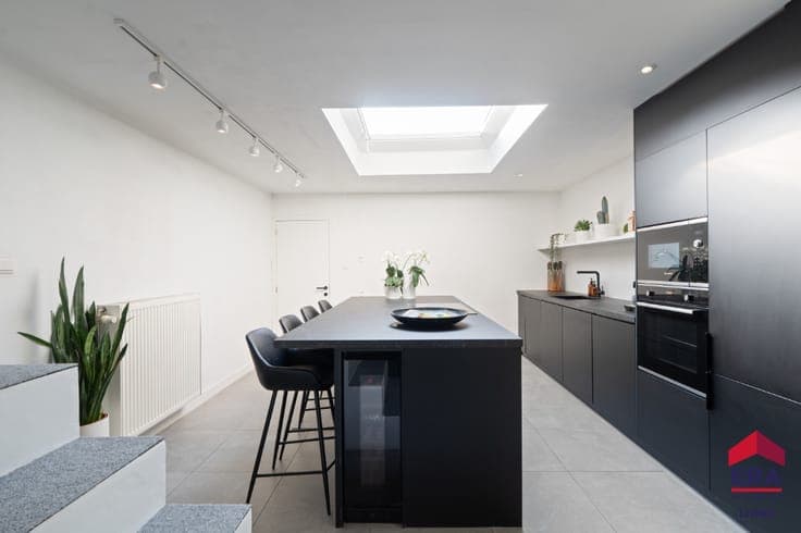 Renovated 4-Bedroom Home with City Garden near centre