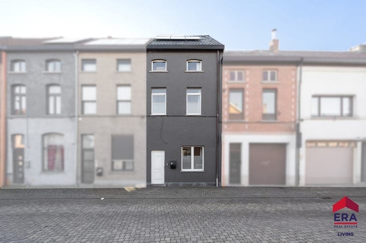 Renovated 4-Bedroom Home with City Garden near centre