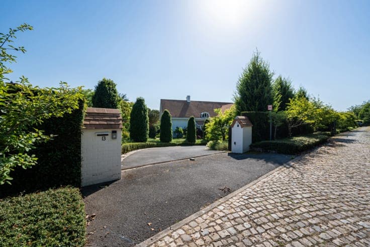 LASNE - Magnificent 4-Bed Villa with Pool - 367 m²