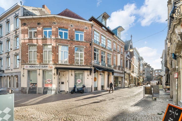 Mechelsestraat 46 - breed opbrengstpand met winkel en 2 ...