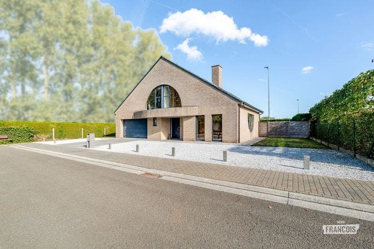 Spacious 4-bedroom family home in Sint-Lievens-Houtem