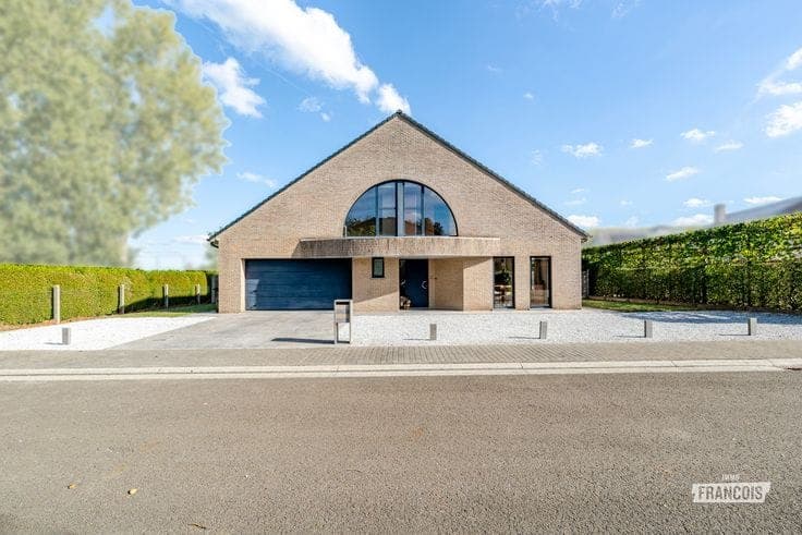 Spacious 4-bedroom family home in Sint-Lievens-Houtem