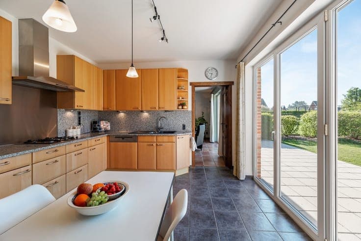 Instapklare woning (EPC B) met 3 slpkrs, garage en tuin t...