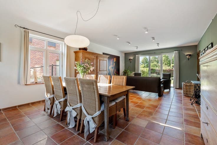 Instapklare woning (EPC B) met 3 slpkrs, garage en tuin t...