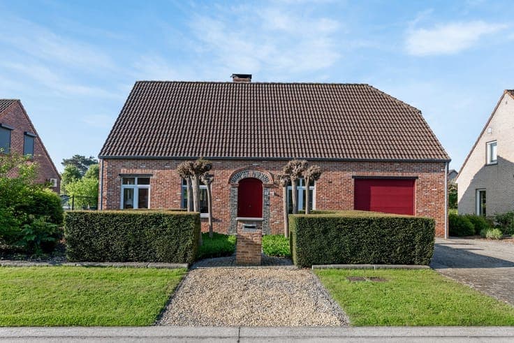 Instapklare woning (EPC B) met 3 slpkrs, garage en tuin t...