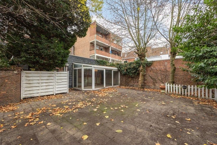 NEO-CLASSICISTISCH HERENHUIS bij parken