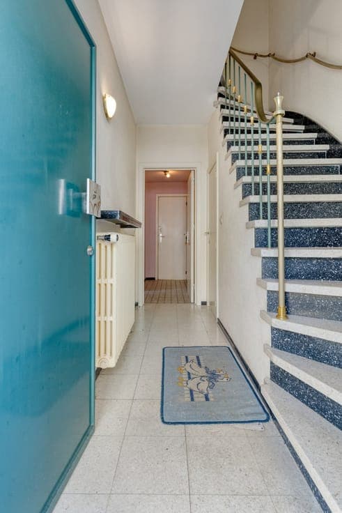 Handelspand met ruime duplexwoning en 3 garages te Brugge