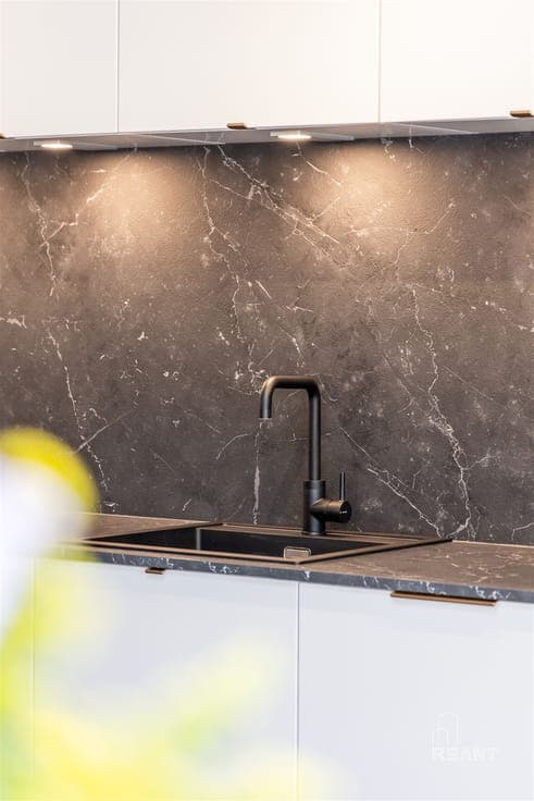 Fully Renovated Family Home with 4 Bedrooms, Charging Statio