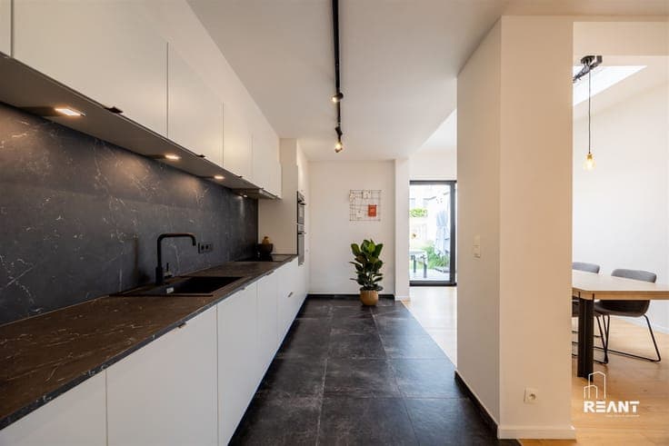 Fully Renovated Family Home with 4 Bedrooms, Charging Statio