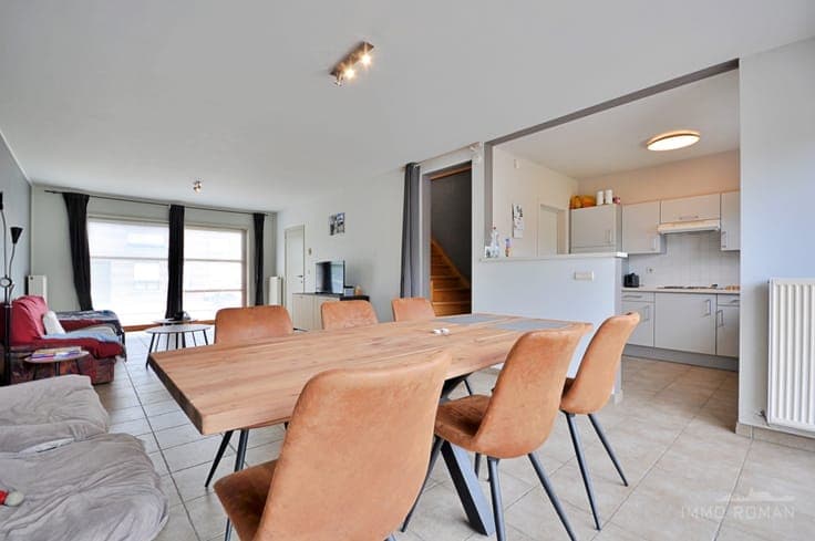 Instapklare woning met garage en uitweg te Kluisbergen!