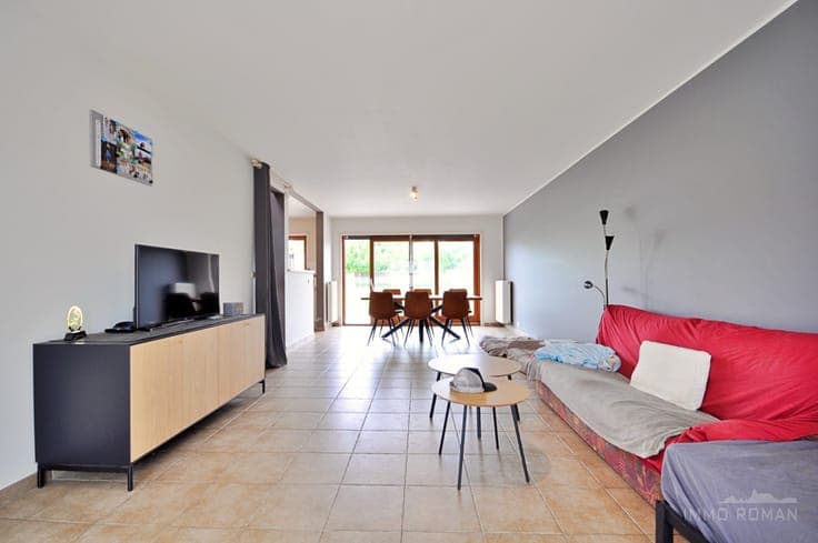 Instapklare woning met garage en uitweg te Kluisbergen!