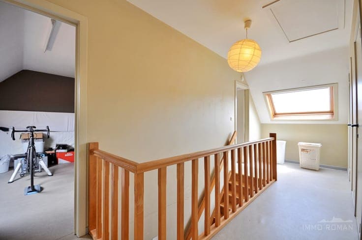 Instapklare woning met garage en uitweg te Kluisbergen!