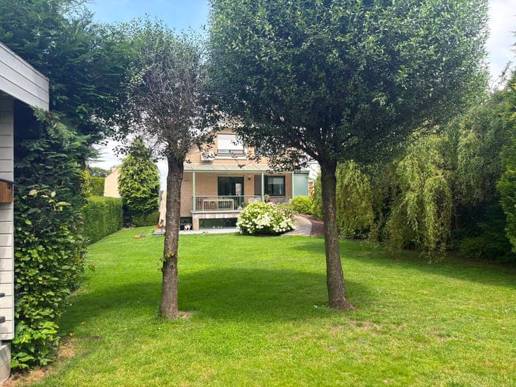 3 bedroom house, garden and garage in Sint-Pieters-Leeuw