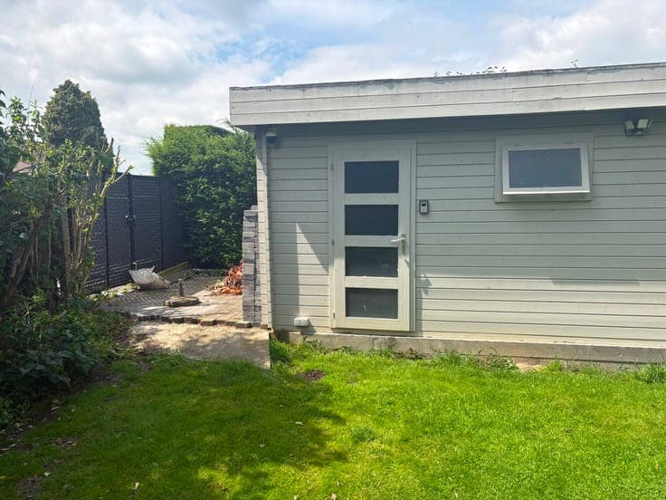 3 bedroom house, garden and garage in Sint-Pieters-Leeuw