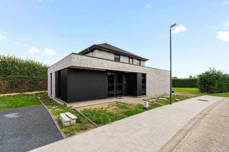 MODERNE EN RUIME WONING MET LANDELIJK VERGEZICHT OP 1.014...