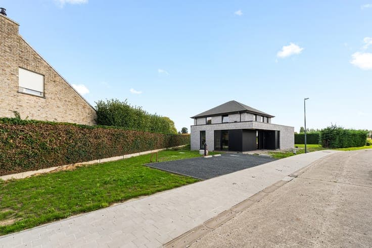 MODERNE EN RUIME WONING MET LANDELIJK VERGEZICHT OP 1.014...