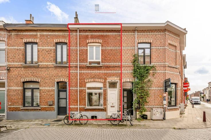 Goed gelegen rijwoning met 2 slaapkamers en een af te wer...