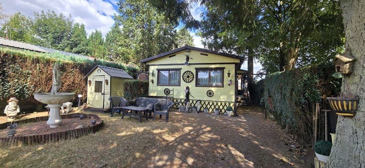 One-bedroom chalet with a 323 m² plot of land