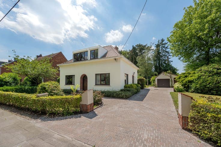 Characterful home on a 916 m² plot with 3 bedrooms