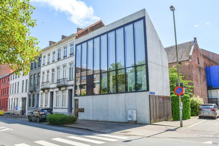 Architectural home with parking in the heart of Leuven