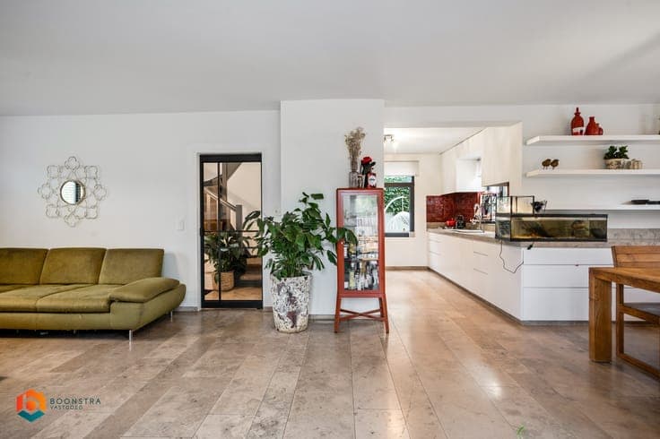 Karaktervol landhuis met 4 slpkrs en aanhorigheden op 27a...