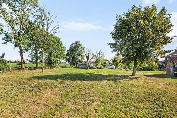 Beautiful square farmhouse in the heart of Saint-Léger