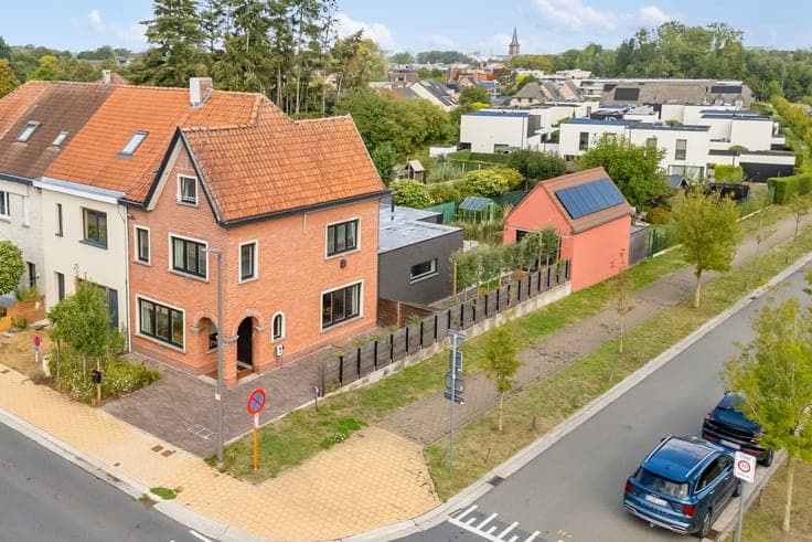 Move-in ready semi-detached house with 4 bedrooms, garden an