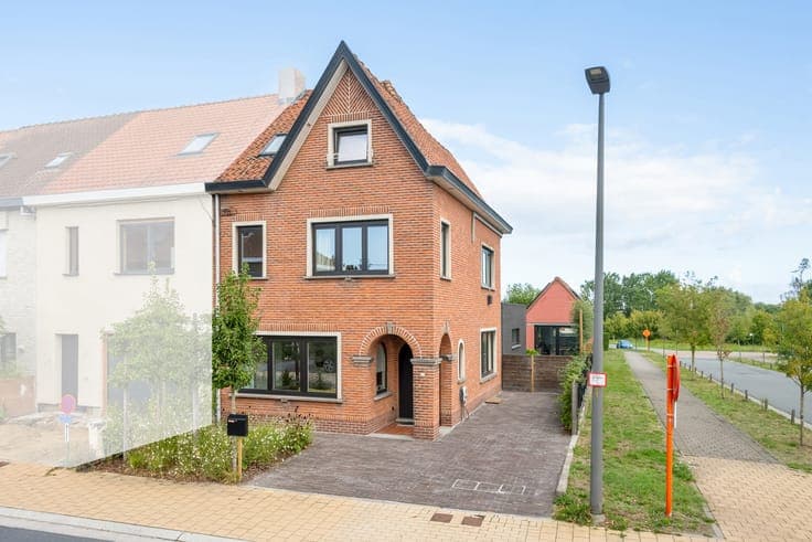 Move-in ready semi-detached house with 4 bedrooms, garden an