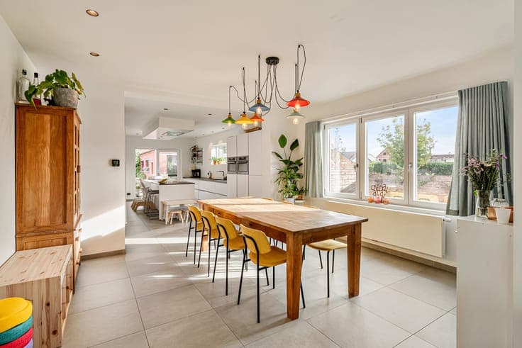 Move-in ready semi-detached house with 4 bedrooms, garden an