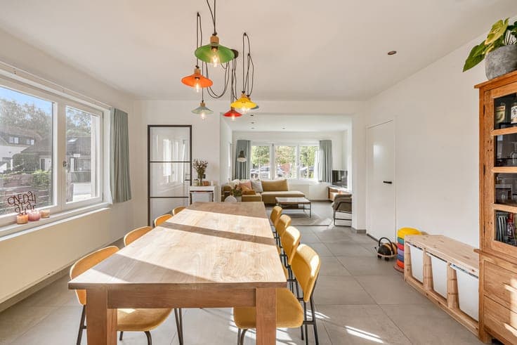 Move-in ready semi-detached house with 4 bedrooms, garden an