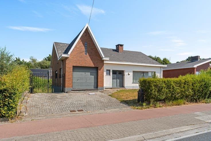 Centrally located detached house with lots of potential