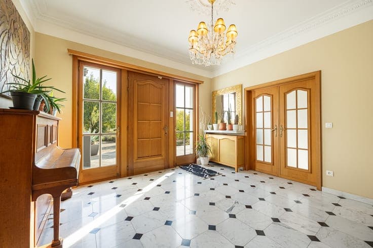 Villa in green oasis of luxury and comfort.