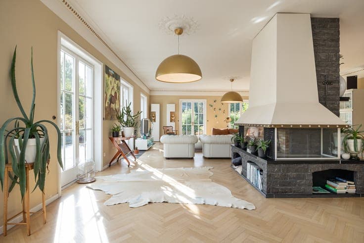 Villa in green oasis of luxury and comfort.