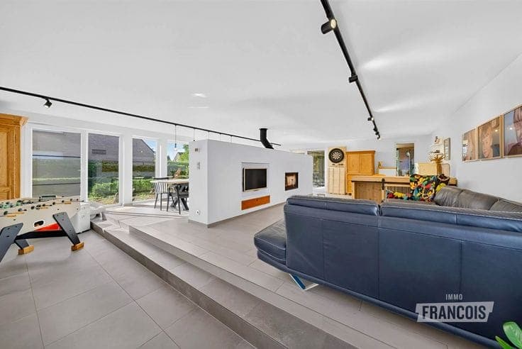 Luxuriously finished detached house with 5 bedrooms on a 1,…