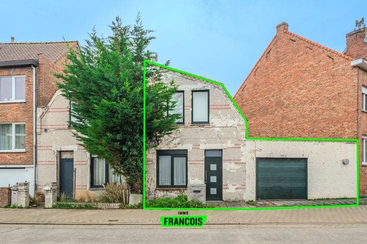 Terraced house with integrated garage and outdoor space in …