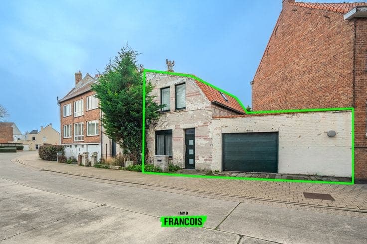 Terraced house with integrated garage and outdoor space in …