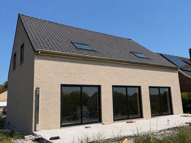 Exclusieve ruwbouw villa met 4 slaapkamers op residentiël...