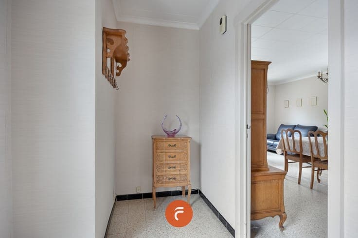 Gelijkvloerse woning met garage en grote tuin op rustige ...