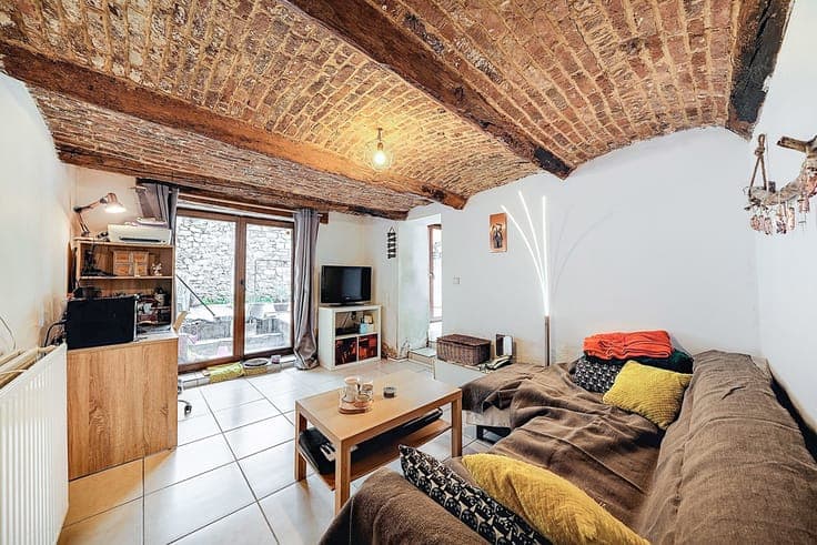 Charming 3-bedroom home with terrace in Vodelée