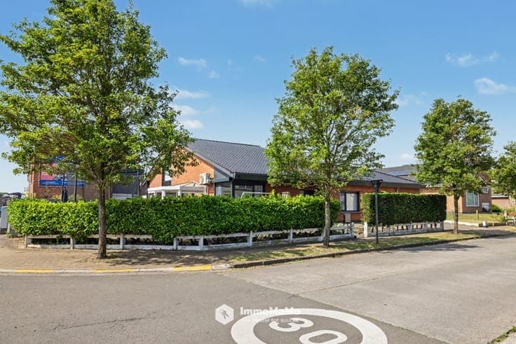 INSTAPKLARE WONING MET GARAGE & TUIN IN LOCHRISTI (WACHTE...