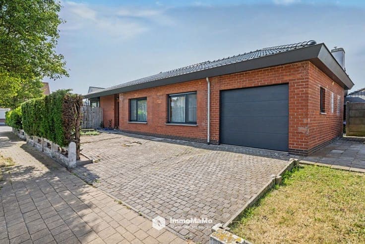 INSTAPKLARE WONING MET GARAGE & TUIN IN LOCHRISTI (WACHTE...