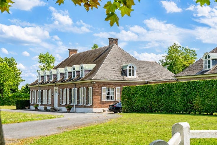 Mons - Exceptional property on nearly 2 hectares